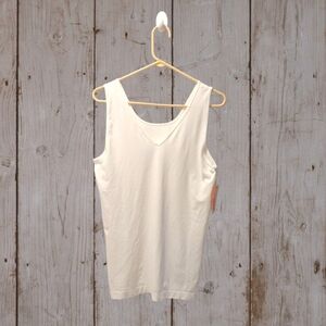 EVRI White Tank Top with Sleeveless Design And Stretch Fabric NWT